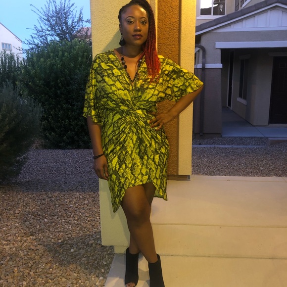 Meet Your Posher - Picture 2 of 6